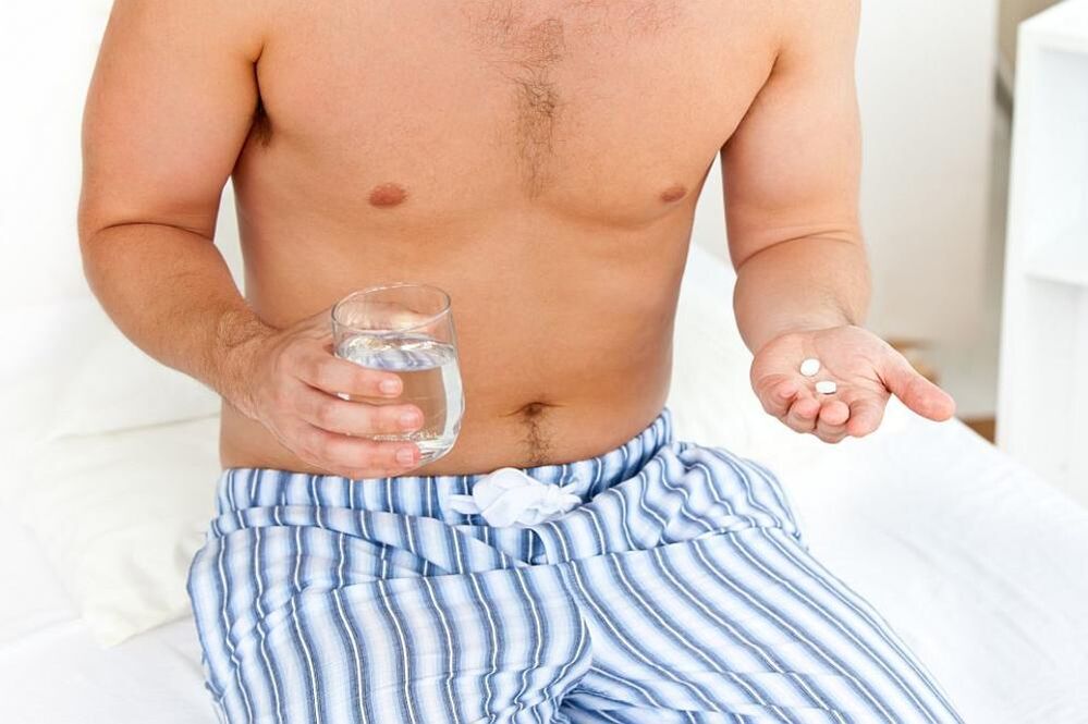home toma pílulas para a prostatite